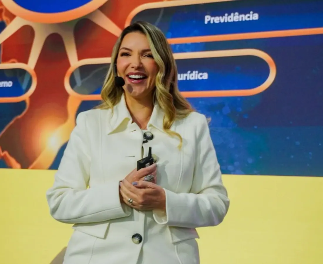 Especialista ministrando formação para lideranças públicas